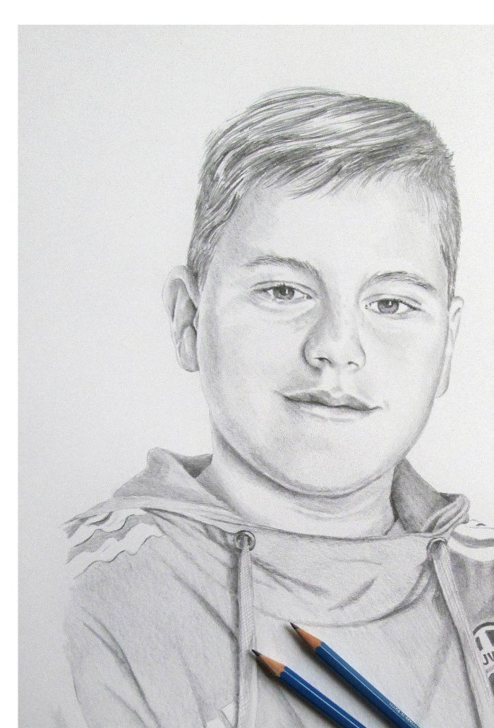 Portrait d'enfant fan de la Juventus - Format A3 (42x30cm) au crayon.