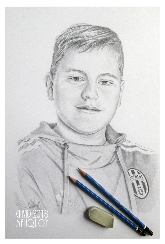 Portrait d'enfant fan de la Juventus - Format A3 (42x30cm) au crayon.